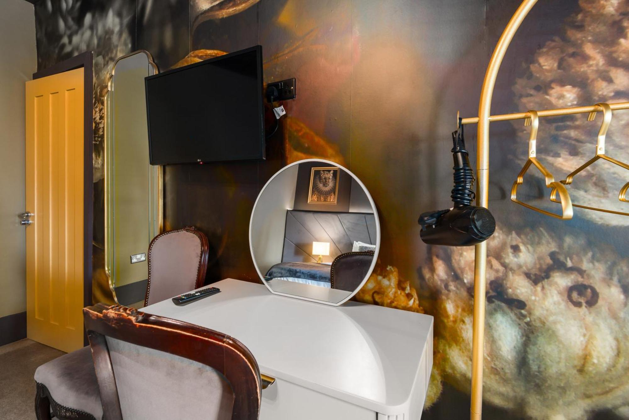 City Retreat, Spacious 4 Bed House, Games Room, Parking, Hot Tub & Bbq Cardiff Zewnętrze zdjęcie