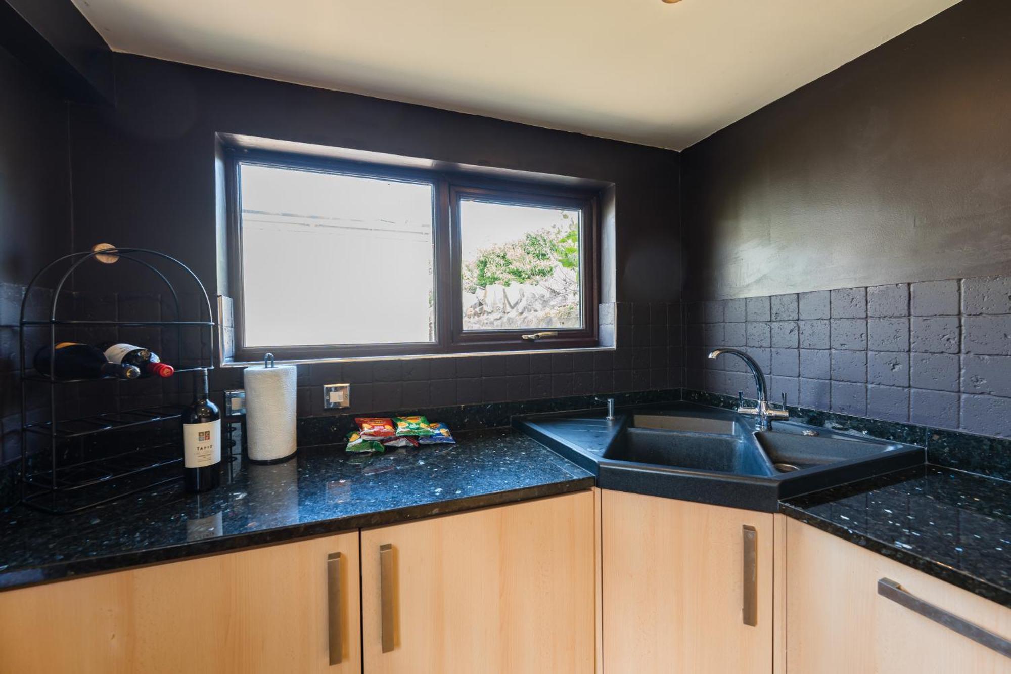 City Retreat, Spacious 4 Bed House, Games Room, Parking, Hot Tub & Bbq Cardiff Zewnętrze zdjęcie