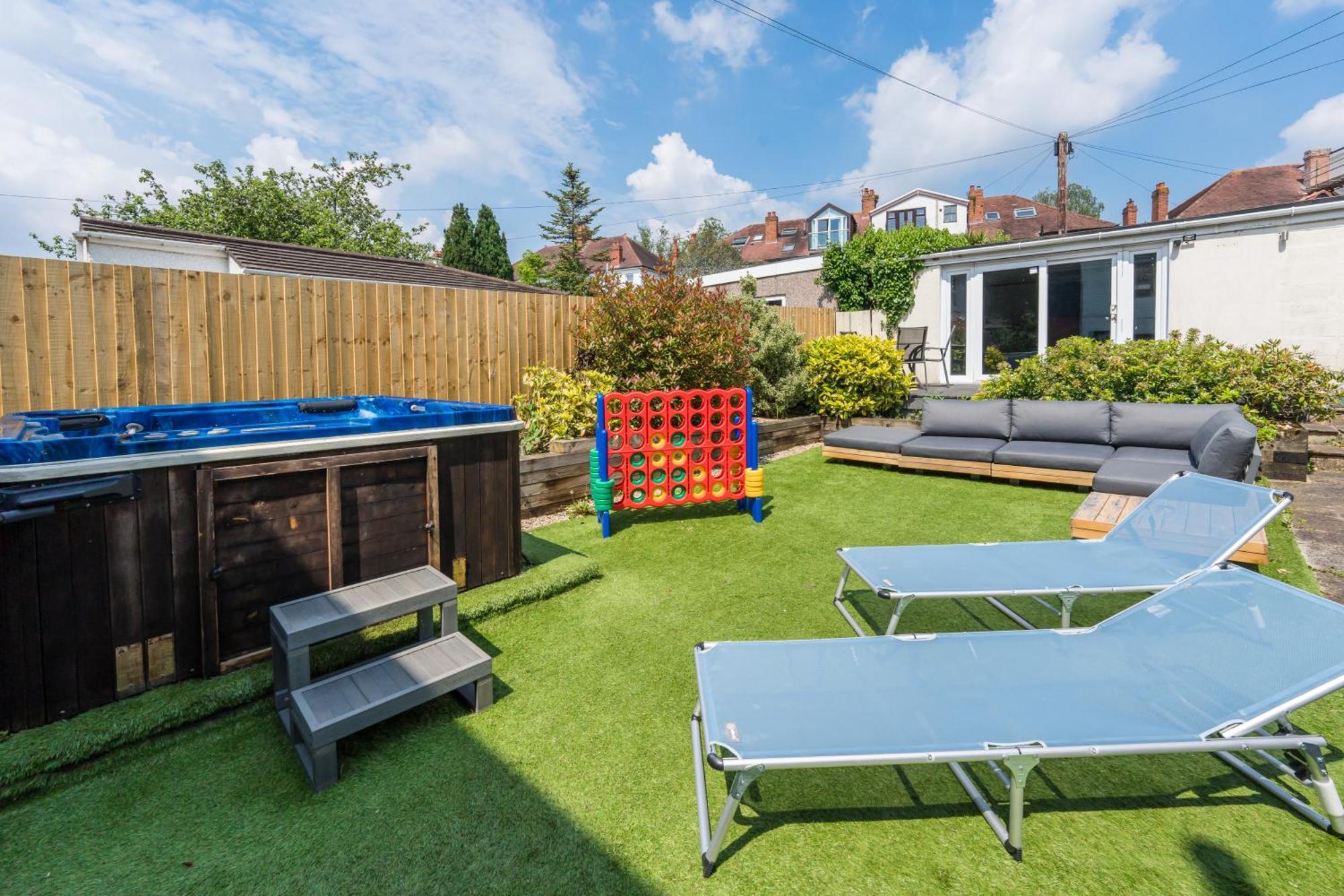 City Retreat, Spacious 4 Bed House, Games Room, Parking, Hot Tub & Bbq Cardiff Zewnętrze zdjęcie