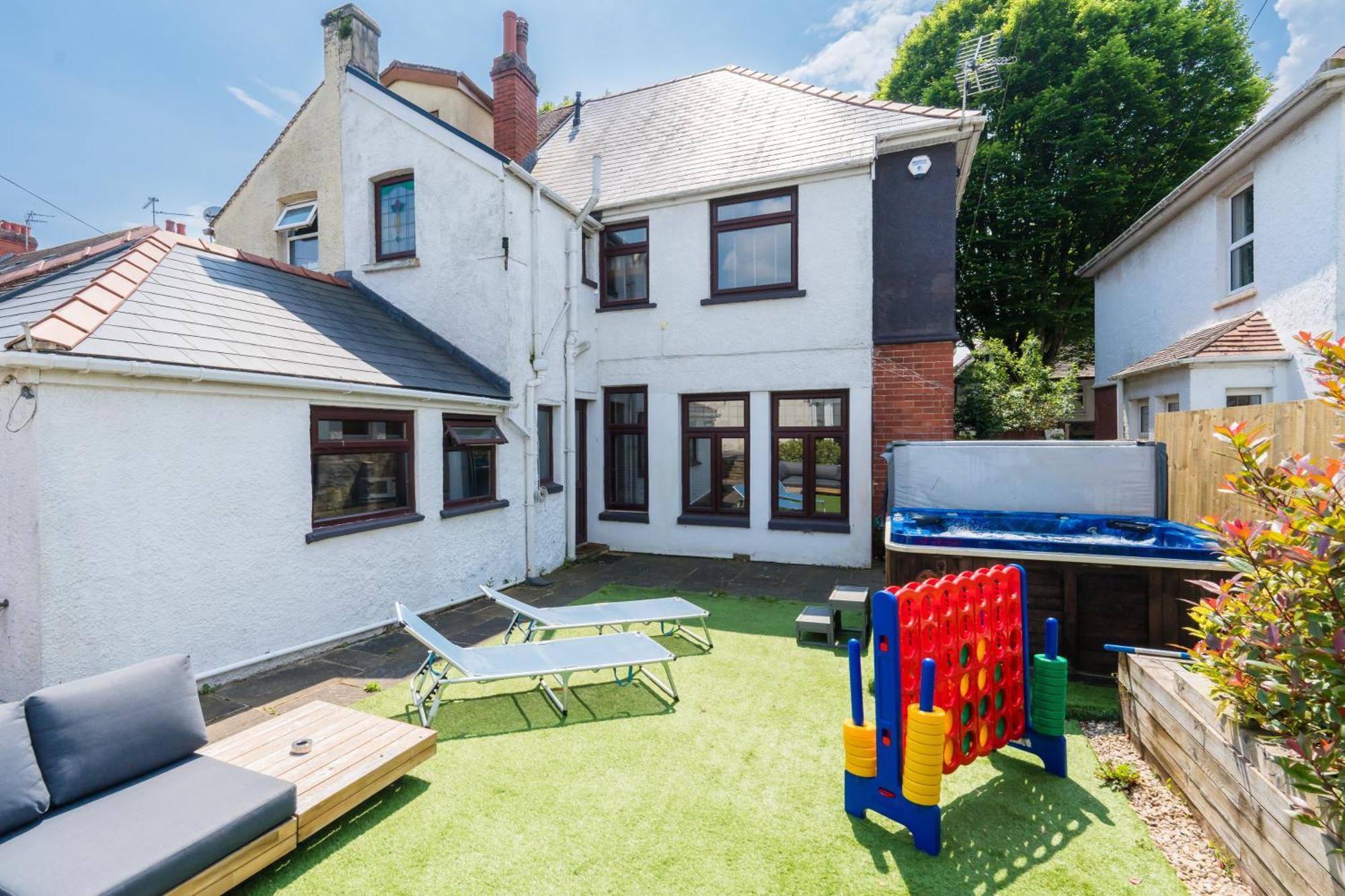 City Retreat, Spacious 4 Bed House, Games Room, Parking, Hot Tub & Bbq Cardiff Zewnętrze zdjęcie