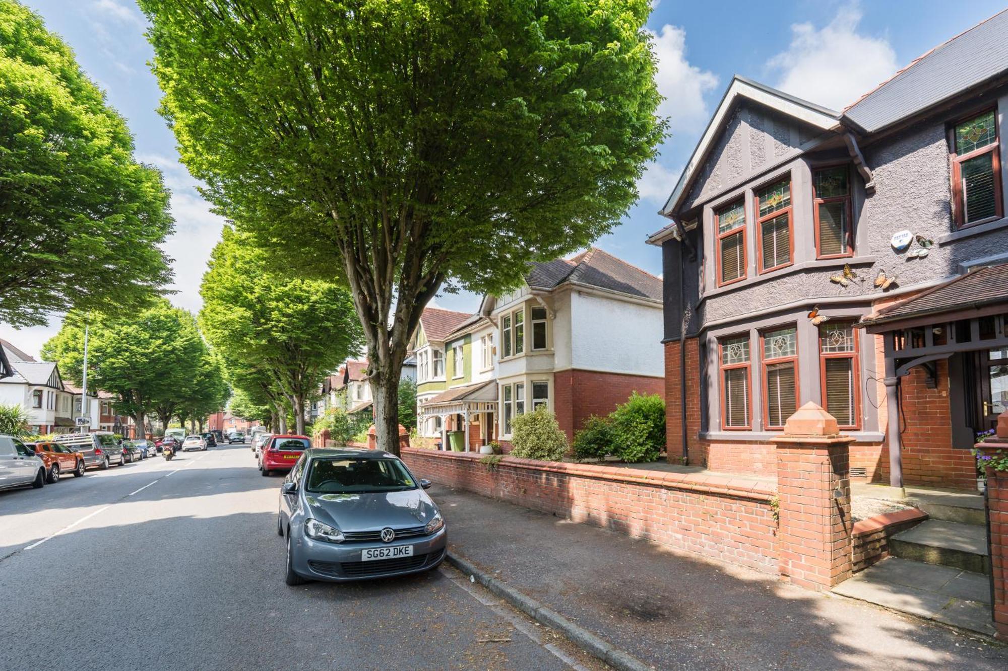 City Retreat, Spacious 4 Bed House, Games Room, Parking, Hot Tub & Bbq Cardiff Zewnętrze zdjęcie