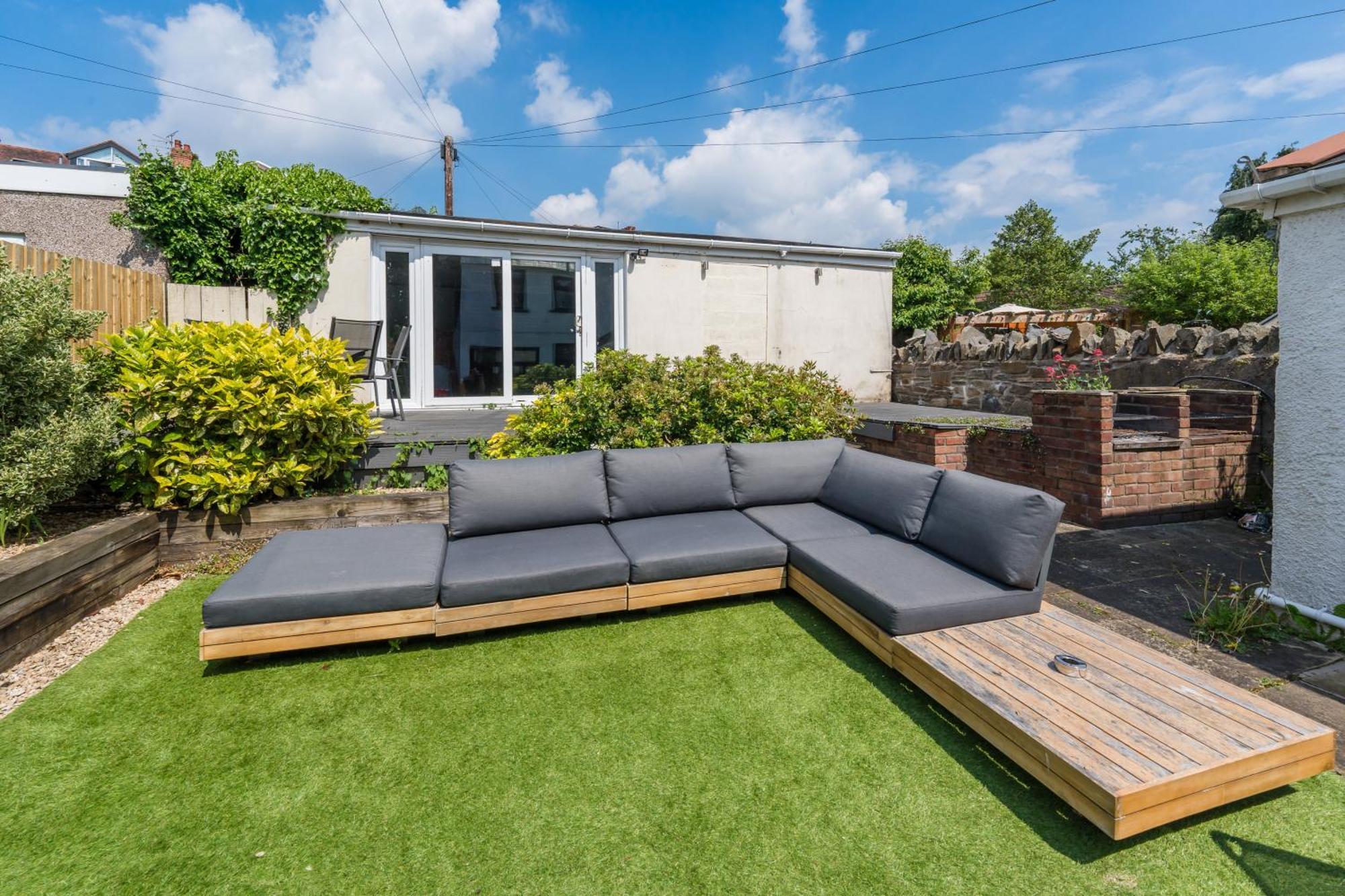 City Retreat, Spacious 4 Bed House, Games Room, Parking, Hot Tub & Bbq Cardiff Zewnętrze zdjęcie