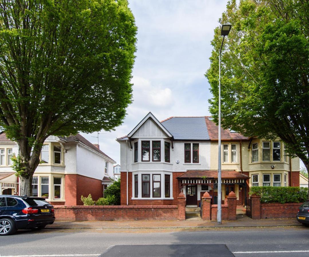 City Retreat, Spacious 4 Bed House, Games Room, Parking, Hot Tub & Bbq Cardiff Zewnętrze zdjęcie