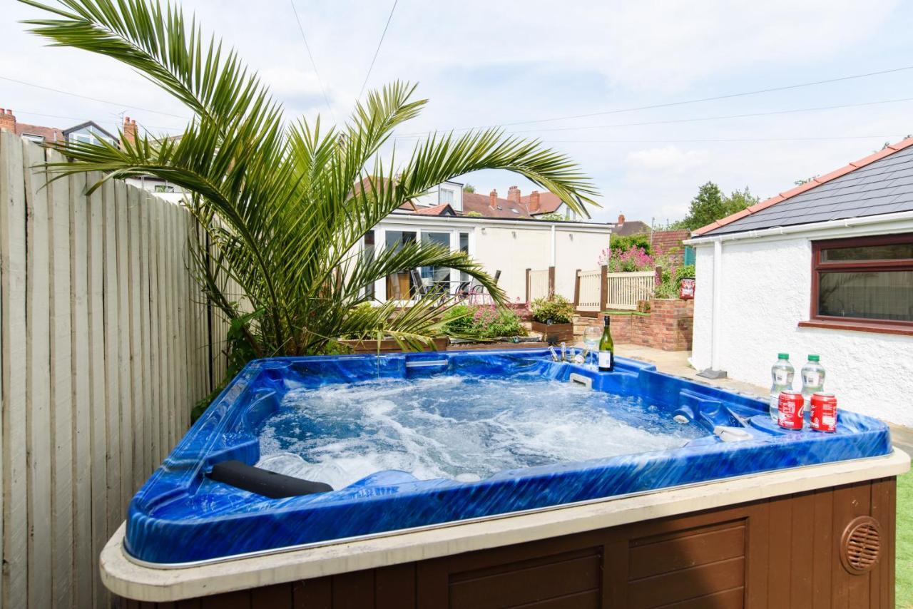 City Retreat, Spacious 4 Bed House, Games Room, Parking, Hot Tub & Bbq Cardiff Zewnętrze zdjęcie
